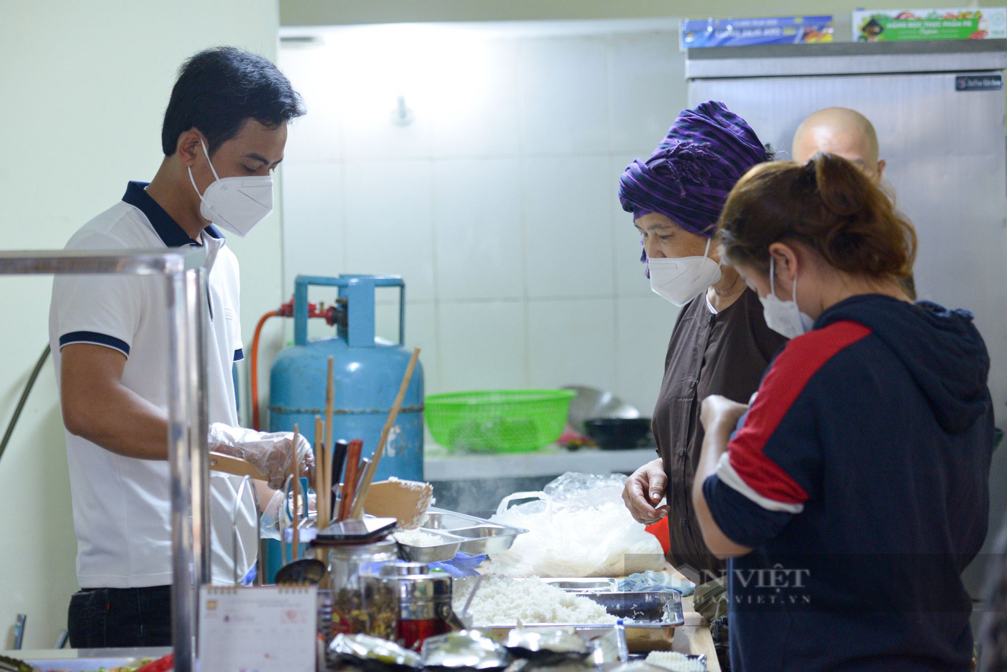 Quán ăn chay tại Hà Nội phục vụ 200 suất ăn mỗi ngày với giá 0 đồng  - Ảnh 3.