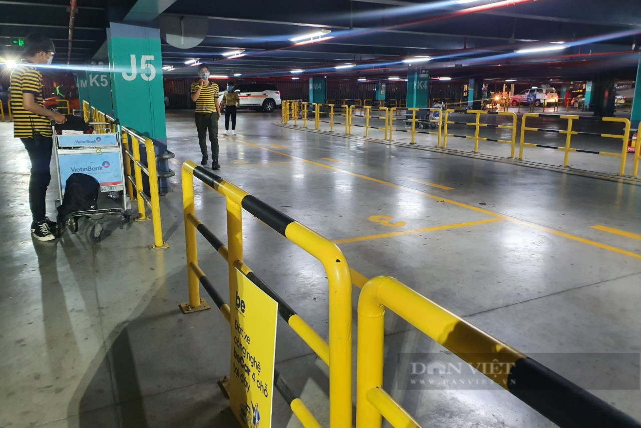 Sân bay Tân Sơn Nhất có thêm làn xe công nghệ, 5 phút có xe, nhân viên vác cả hành lý cho khách - Ảnh 5.