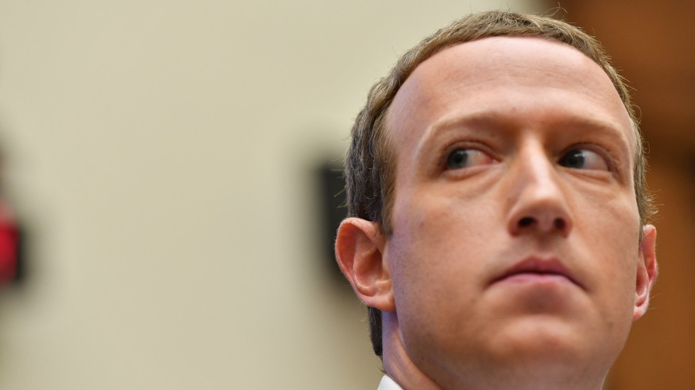 Đế chế Facebook của Mark Zuckerberg đang sụp đổ? - Ảnh 1.