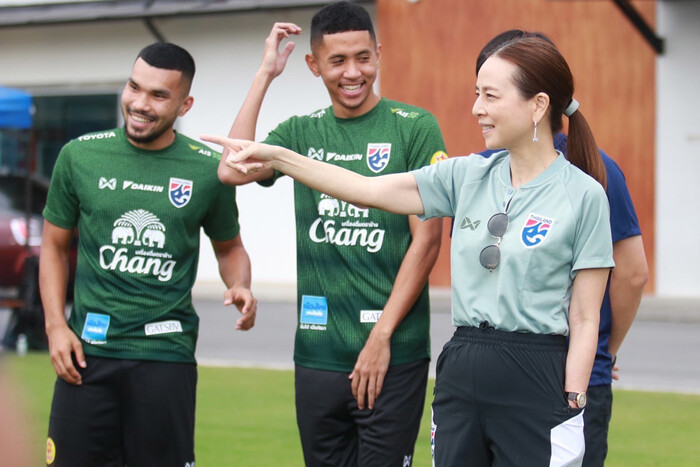 Nữ trưởng đoàn bóng đá Thái Lan: &quot;Không thể coi thường U23 Việt Nam&quot; - Ảnh 1.