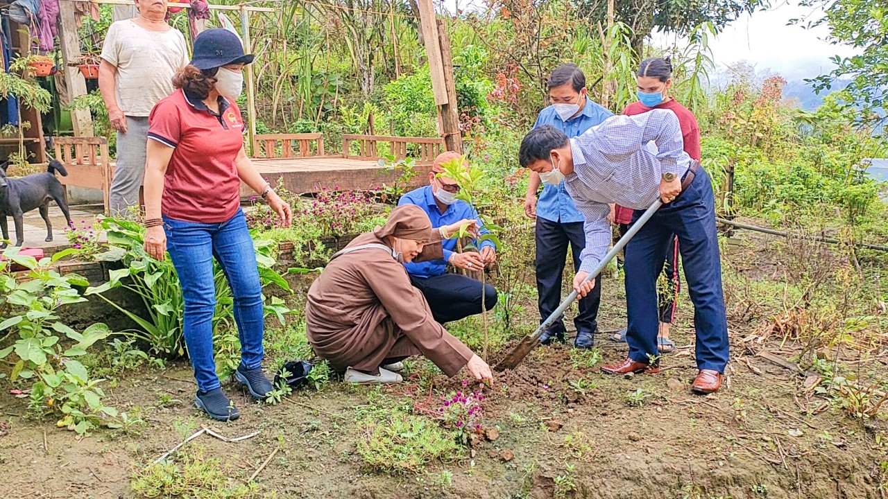 Quảng Nam: Hội Nông dân Điện Bàn mang Xuân yêu thương đến với xã biên giới Đắc Pre  - Ảnh 4.