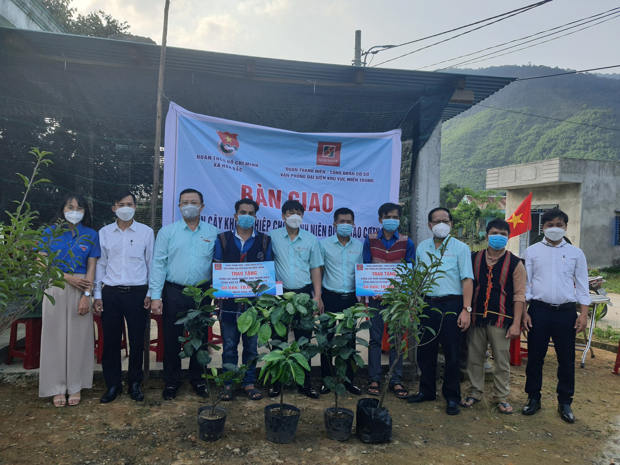 Đà Nẵng: Đoàn thanh niên Agribank khu vực miền Trung tặng vườn cây sinh kế cho thanh niên khởi nghiệp - Ảnh 1.