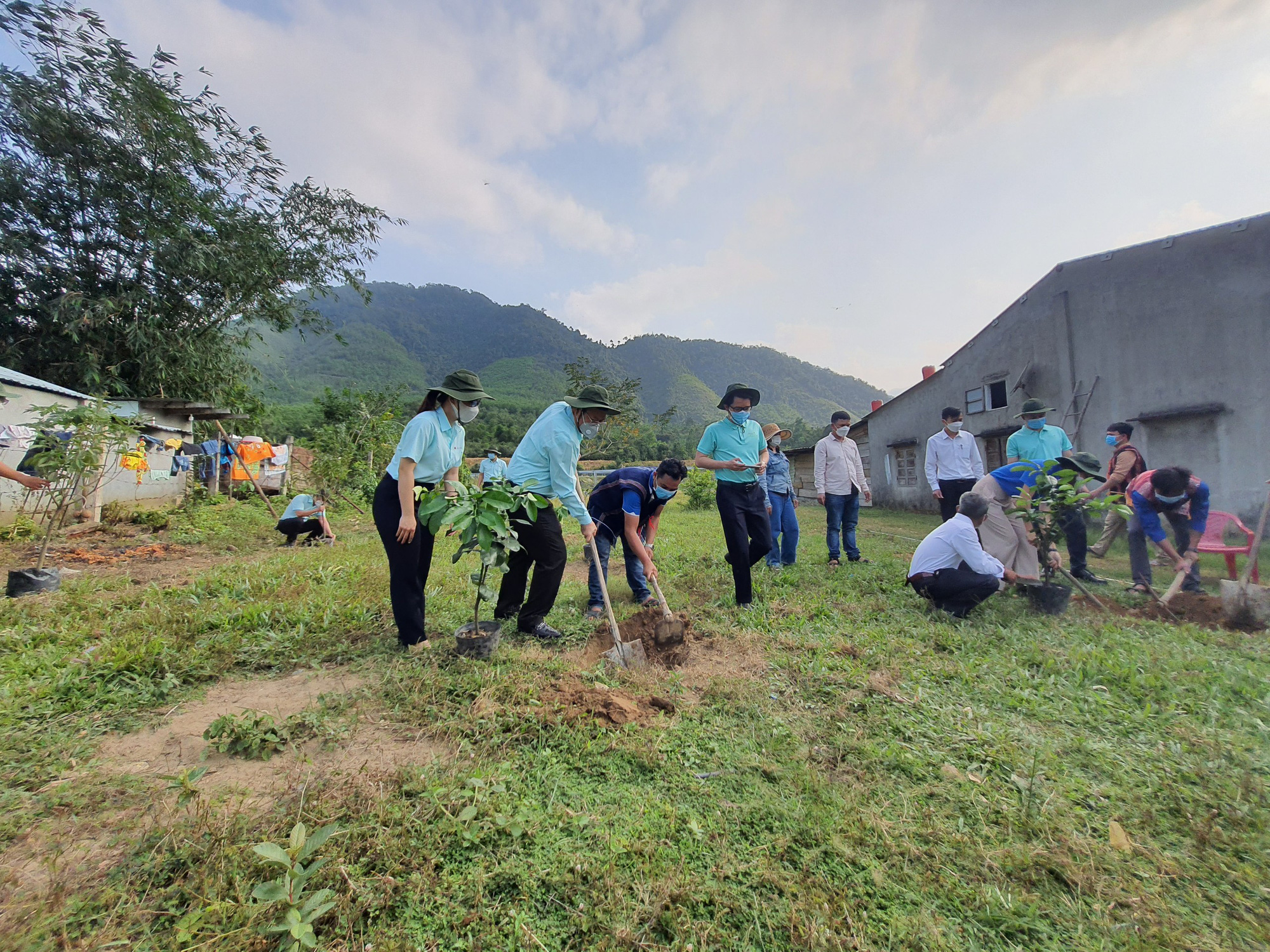 Đà Nẵng: Đoàn thanh niên Agribank khu vực miền Trung tặng vườn cây sinh kế cho thanh niên khởi nghiệp - Ảnh 3.