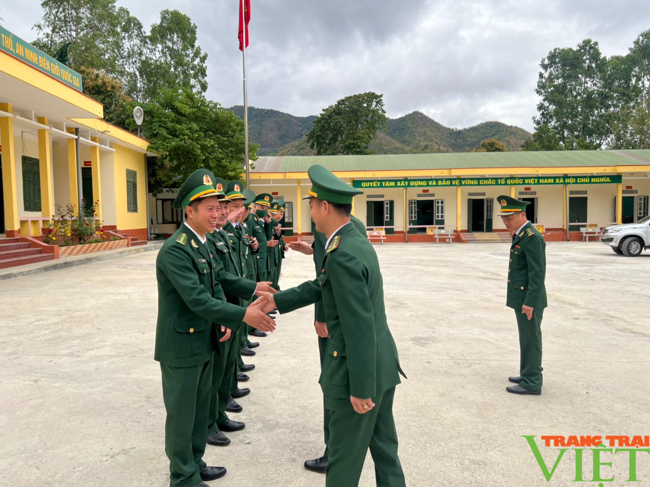 Bộ Chỉ huy Bộ đội Biên phòng tỉnh Sơn La: Thăm và chúc Tết các tổ, chốt khu vực biên giới  - Ảnh 3.