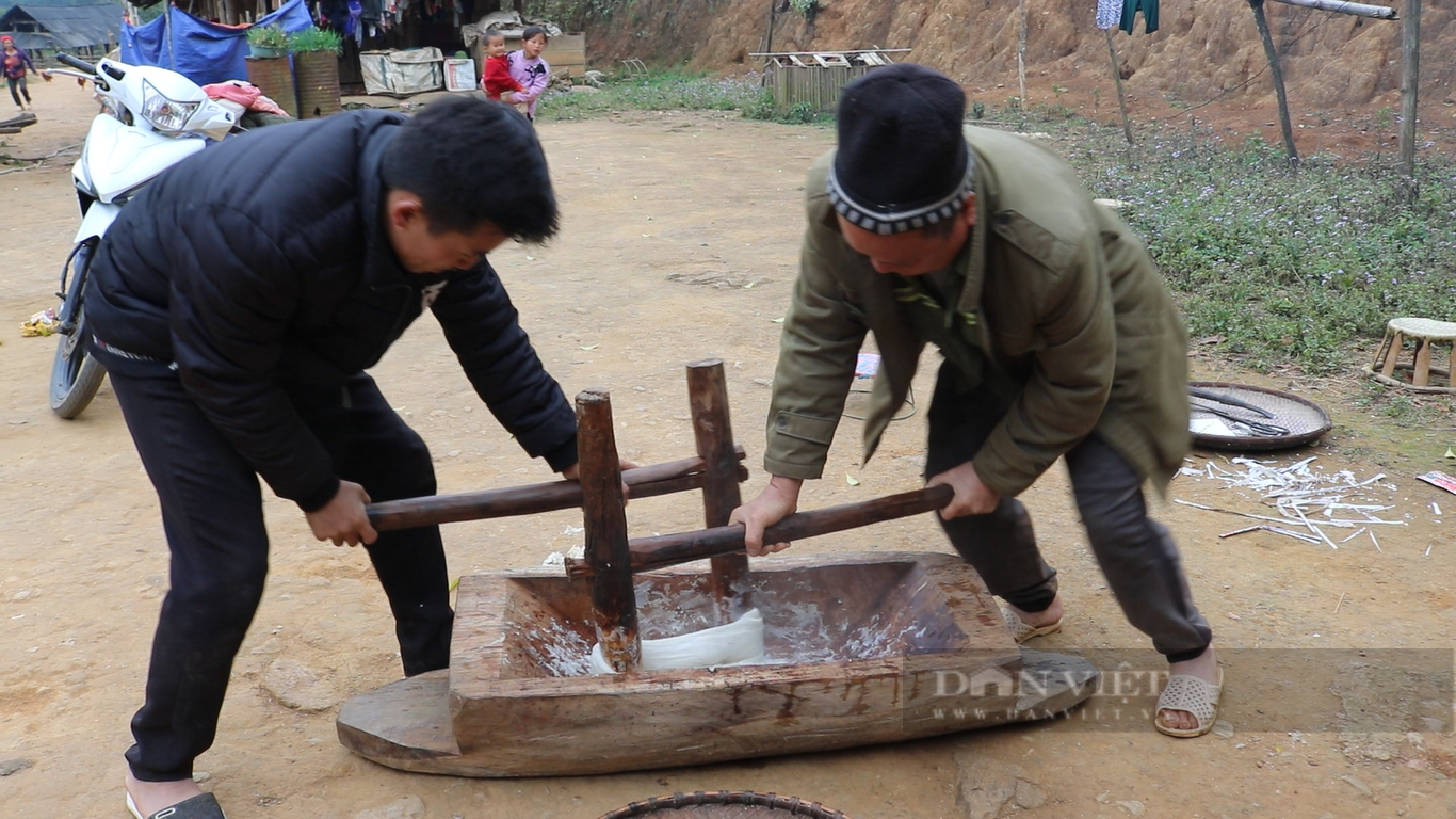 Chiếc bánh dày khổng lồ cúng Tết của đồng bào Mông Sơn La - Ảnh 3.