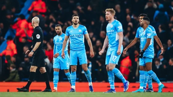 Man City thua đau Tottenham, HLV Guardiola lập tức ra chỉ đạo với học trò - Ảnh 1.