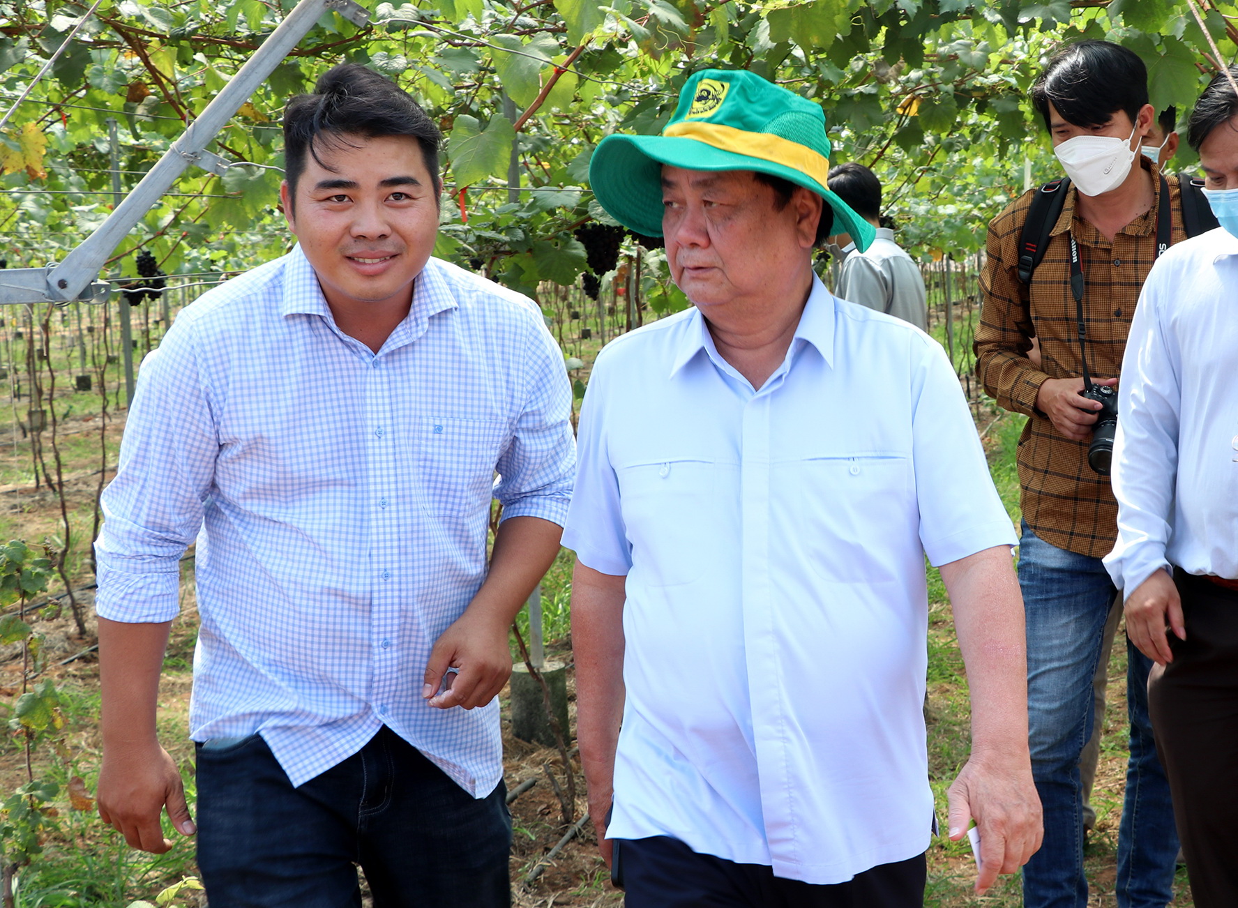 Bộ trưởng Lê Minh Hoan: Đồng tâm hiệp lực, đầu ra trái thanh long sẽ thành công - Ảnh 2.