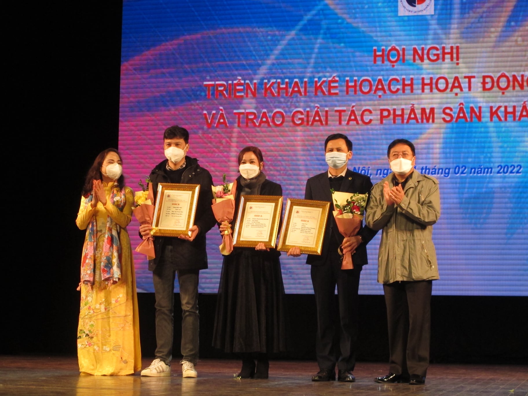 NSƯT Tạ Tuấn Minh và diễn viên Thùy Dương nhận giải xuất sắc của Hội Nghệ sĩ Sân khấu - Ảnh 1.