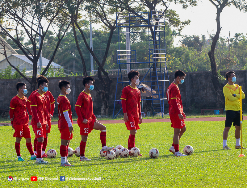 U23 Việt Nam ra sân trước trận gặp U23 Thái Lan với 15 cầu thủ - Ảnh 2.