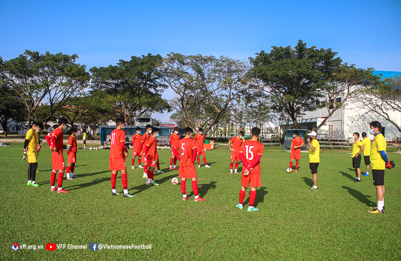U23 Việt Nam ra sân trước trận gặp U23 Thái Lan với 15 cầu thủ - Ảnh 1.