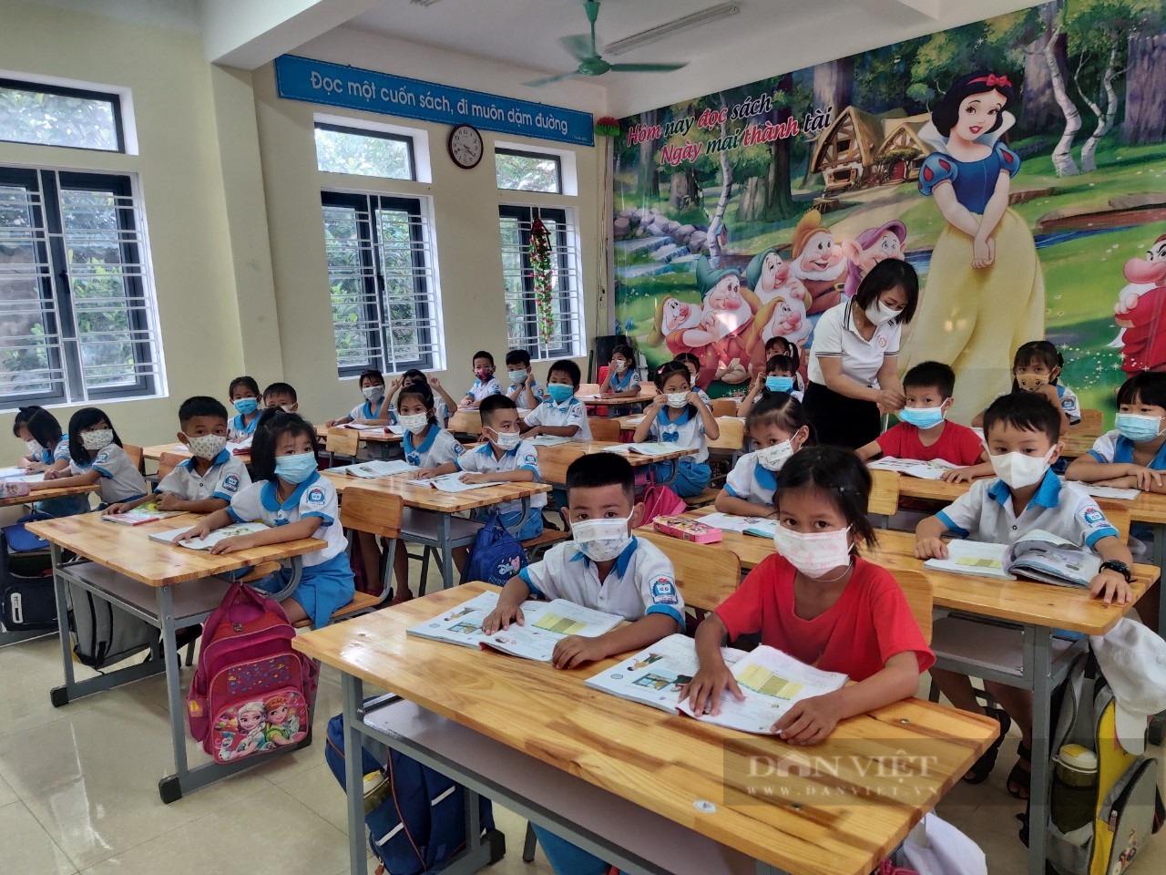 Hàng chục nghìn học sinh Mầm non, Tiểu học Hà Tĩnh nghỉ học ở nhà tránh rét - Ảnh 2.