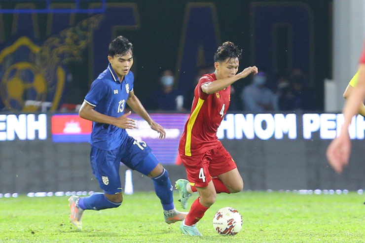 Tuyển thủ U23 Việt Nam Nguyễn Trung Thành tiết lộ bí quyết đá phạt &quot;xé lưới&quot; U23 Thái Lan - Ảnh 1.