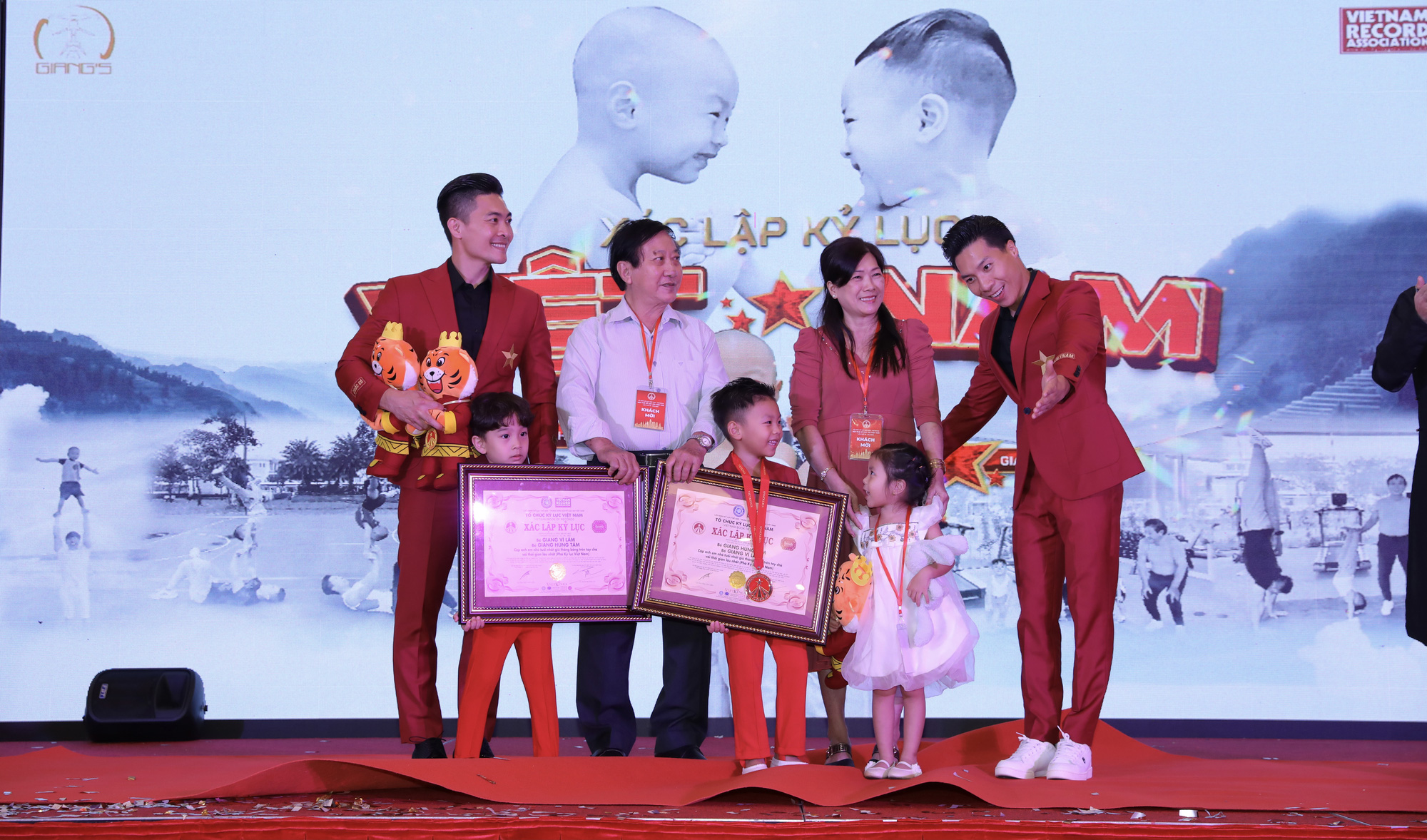 Quý tử 5 tuổi nhà Quốc Cơ – Quốc Nghiệp phá vỡ kỷ lục Guinness Việt Nam - Ảnh 1.