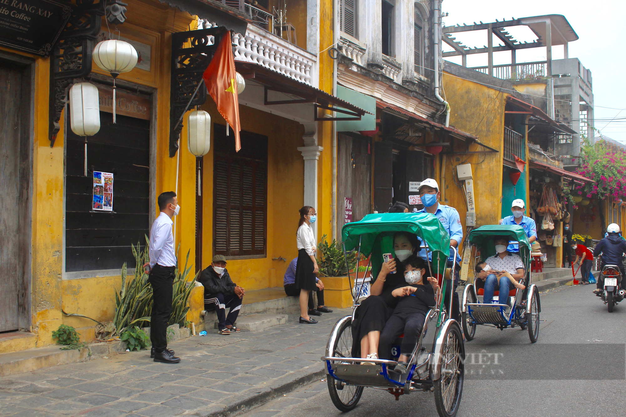 Hội An, Đà Nẵng, Phú Quốc hút khách, chờ &quot;bùng nổ&quot; cao điểm hè - Ảnh 1.