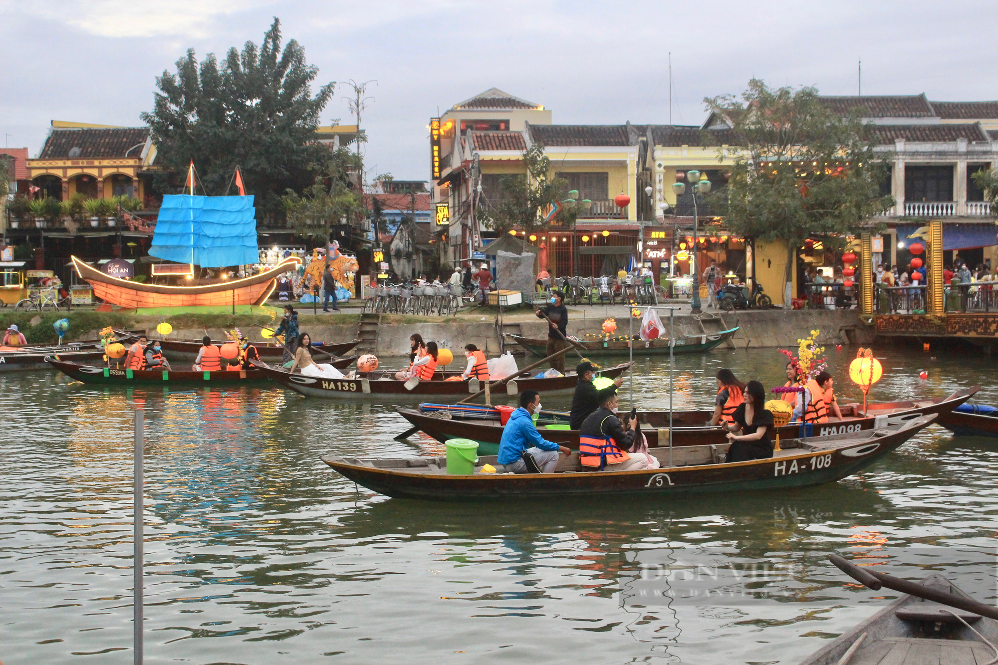 Hội An, Đà Nẵng, Phú Quốc hút khách, chờ &quot;bùng nổ&quot; cao điểm hè - Ảnh 4.