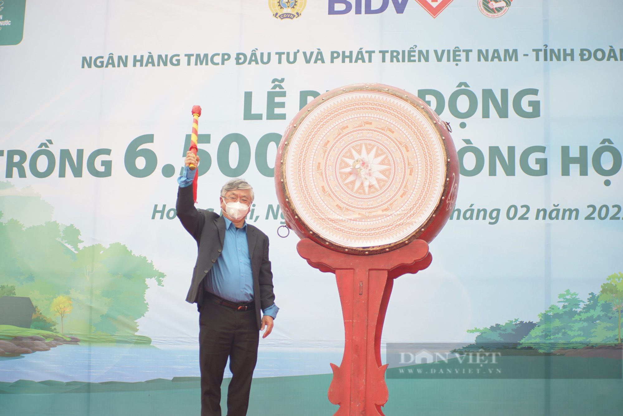 Ngân hàng BIDV trồng 6.500 cây xanh phòng hộ vùng ven biển tại Nghệ An - Ảnh 2.