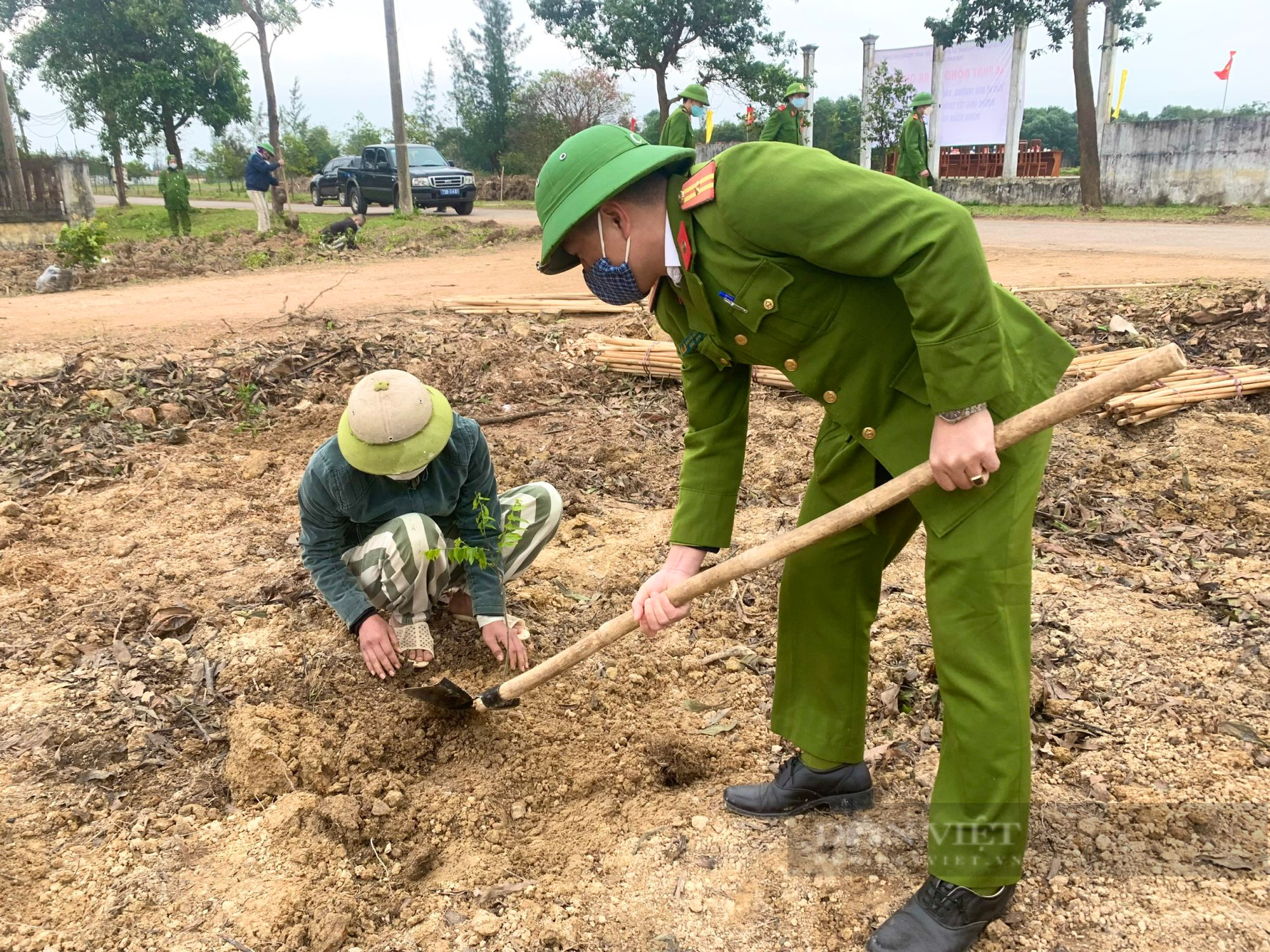 Cán bộ, phạm nhân Trại giam Đồng Sơn cùng làm điều này để môi trường thêm xanh - Ảnh 4.