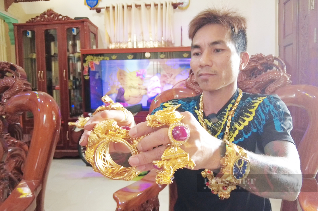 Xôn xao người đàn ông đeo 50 lượng vàng ở An Giang, cho thử nếu ai không tin vàng thật - Ảnh 3.