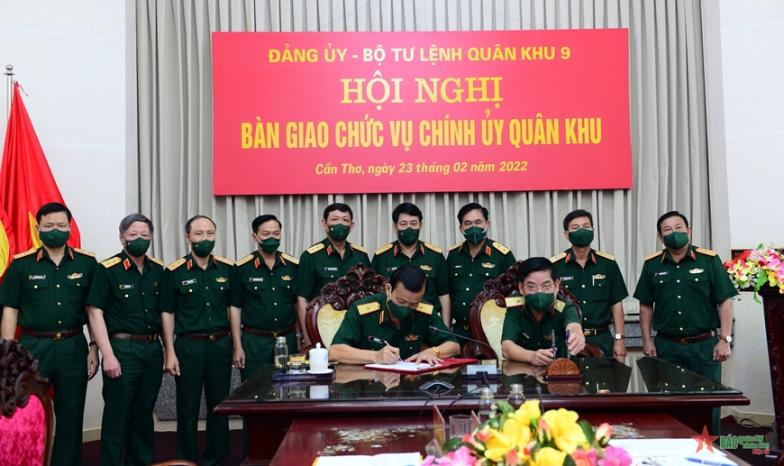 Đại tướng Lương Cường chủ trì hội nghị bàn giao chức vụ Chính ủy Quân khu 9 - Ảnh 1.