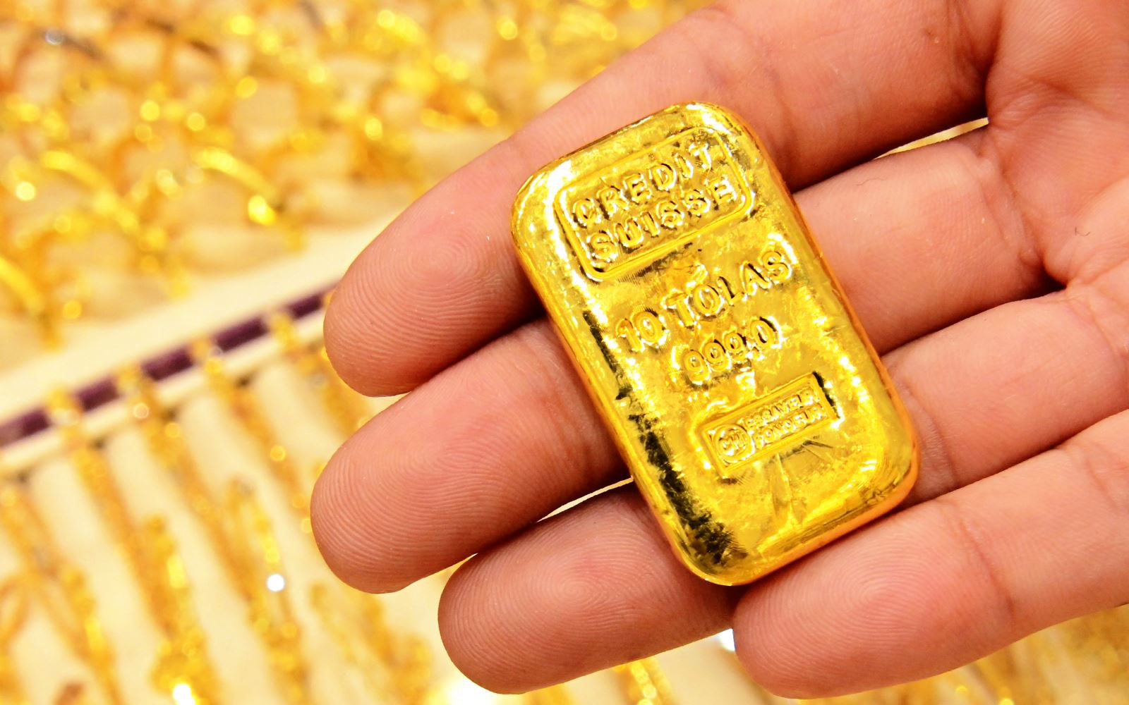 Giá vàng hôm nay 24/2: Giá chưa dừng tăng, nhà đầu tư vẫn đổ tiền ào ào mua vàng