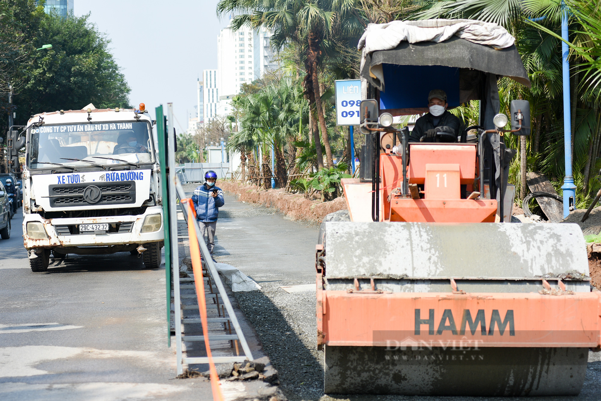 Hàng chục công nhân và máy móc hối hả trên công trường hơn 25 tỷ đồng ở Hà Nội - Ảnh 6.