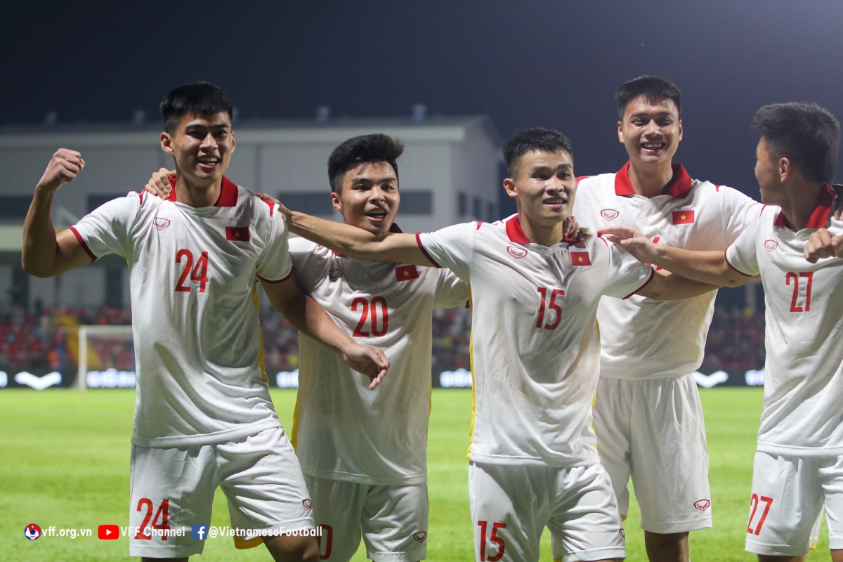 Đội hình U23 Việt Nam, với băng thủ quân đầy tài năng, sẵn sàng đối đầu với U23 Đông Timor và Thái Lan. Không chỉ mang đến những tuyệt phẩm ghi bàn, đội tuyển U23 Việt Nam còn sở hữu phong cách chơi hấp dẫn, đầy sáng tạo. Hãy cùng xem họ sẽ cống hiến những gì trong trận đấu này.