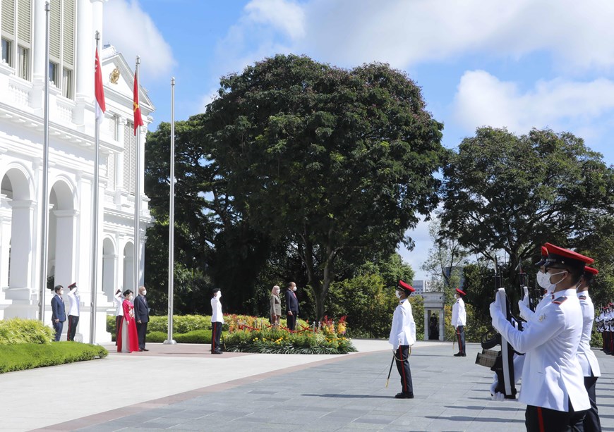 Lễ đón Chủ tịch nước Nguyễn Xuân Phúc thăm cấp Nhà nước tới Singapore - Ảnh 4.