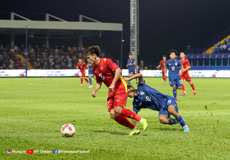 HLV Đinh Thế Nam: &quot;Tôi chưa hài lòng về lối chơi của U23 Việt Nam&quot; - Ảnh 1.