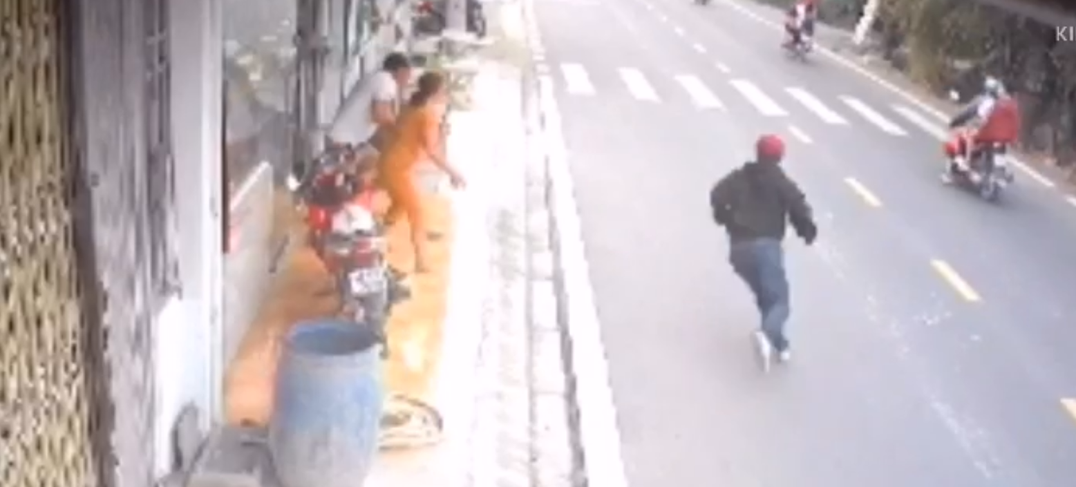 Người dân mai phục, rượt đuổi 7km để bắt kẻ trộm xe máy - Ảnh 2.