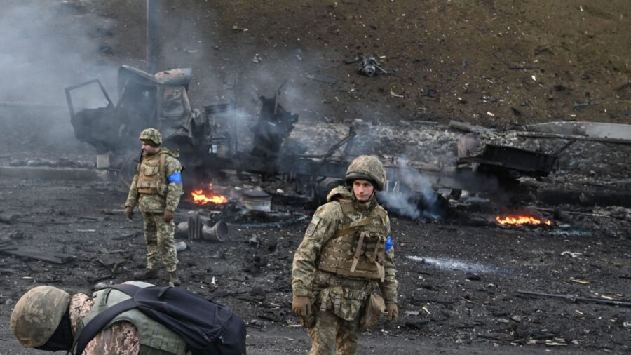 Chùm ảnh Kiev chìm trong khói lửa chiến sự, Ukraine báo cáo hàng trăm thương vong  - Ảnh 1.