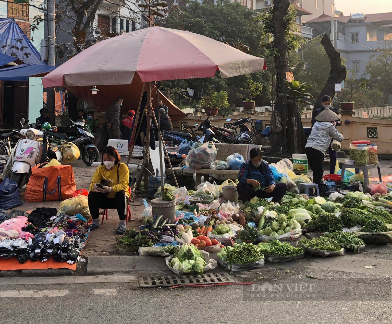 Chiến sự Nga - Ukraine: Lo lạm phát “ăn mòn” tăng trưởng, xuất nhập khẩu gặp khó - Ảnh 2.