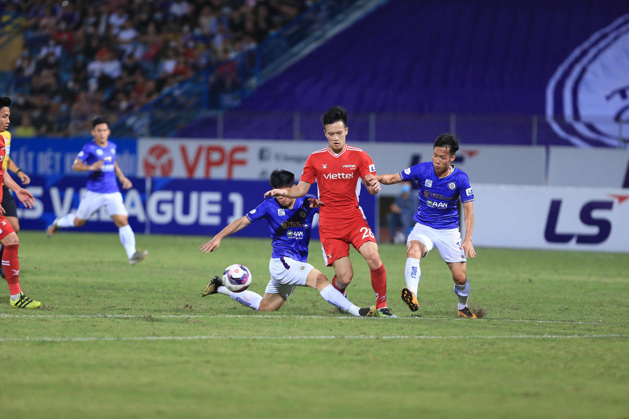 4 thủ môn Hà Nội FC bị nhiễm Covid-19, hoãn trận derby Thủ đô V.League 2022 - Ảnh 1.