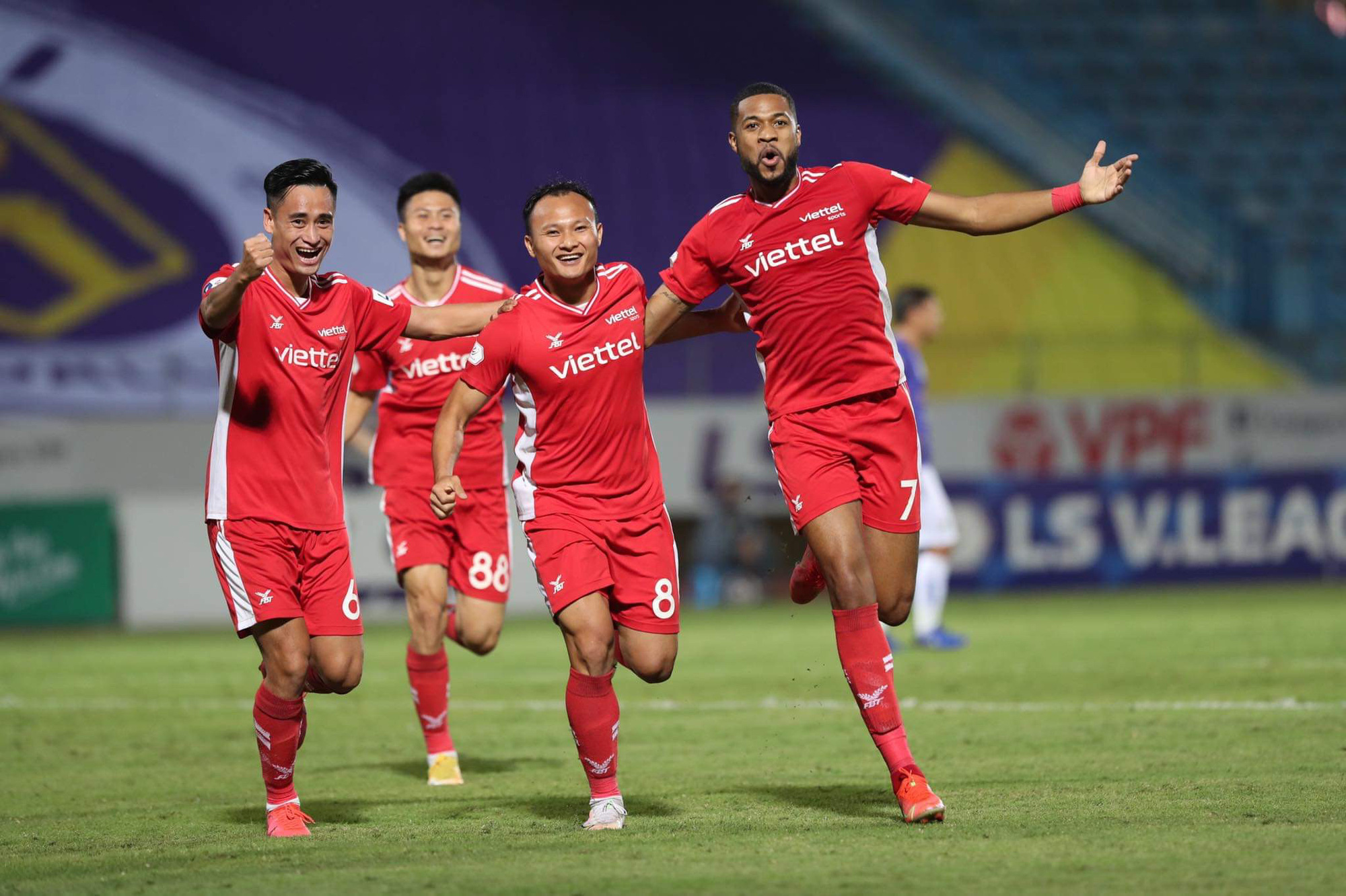 4 thủ môn Hà Nội FC bị nhiễm Covid-19, hoãn trận derby Thủ đô V.League 2022 - Ảnh 2.
