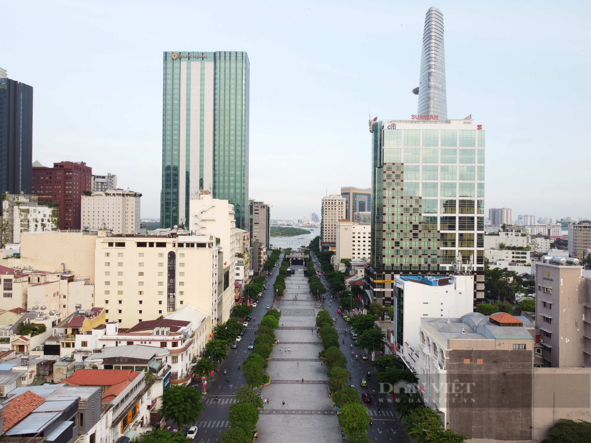 Văn phòng cho thuê trung tâm TP.HCM tăng giá, khách thuê chuyển hướng về vùng ven - Ảnh 1.