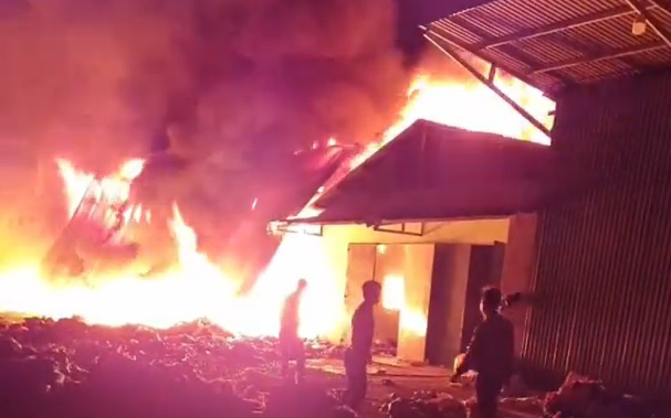 Lâm Đồng: Cháy xưởng sơ chế cà phê, nhiều máy móc, tài sản bị thiêu rụi