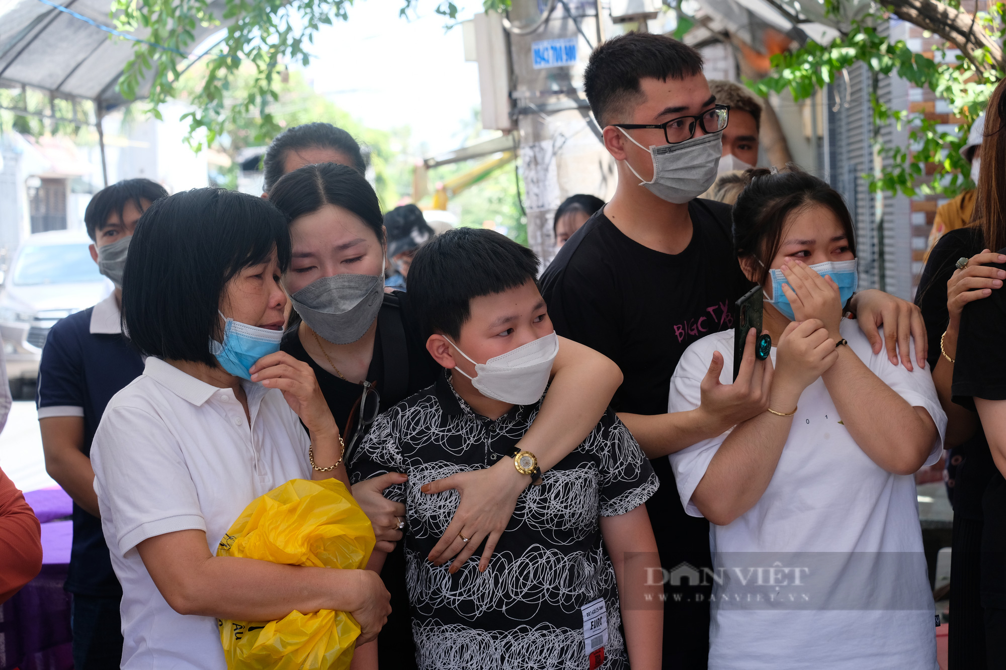 Vụ chìm ca nô ở biển Cửa Đại, Quảng Nam: Tiếng khóc nấc nghẹn những người ở lại  - Ảnh 8.