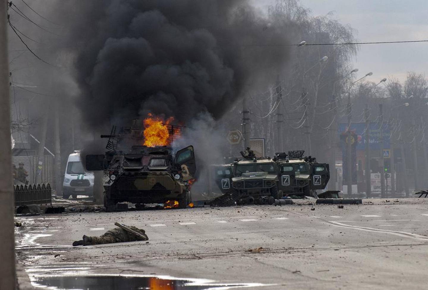 Chiến sự Nga-Ukraine ngày 28/2: Giao tranh ác liệt, Nga áp sát Kiev, dân thường Ukraine hóa chiến binh   - Ảnh 2.