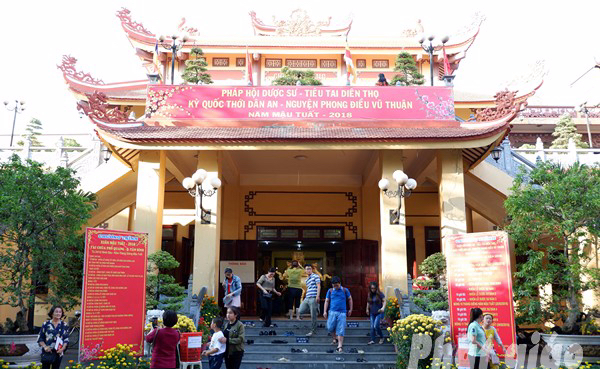 Những ngôi chùa nổi tiếng ở Sài Gòn để du xuân, thăm viếng hết tháng Giêng - Ảnh 3.