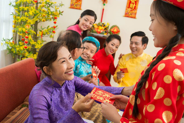 Lì xì Tết là tradtion đầy ý nghĩa trong ngày Tết, giúp chúc phúc và mang lại may mắn cho người nhận. Hình ảnh lì xì Tết sẽ giúp bạn tận hưởng cảm giác ấm áp của mùa xuân và nét đẹp văn hóa truyền thống đậm đà của dân tộc Việt.