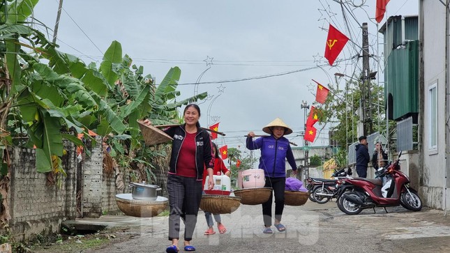 Tục 'gánh cỗ, góp mâm' hiếm có hàng trăm năm trong ngày Tết - Ảnh 24.