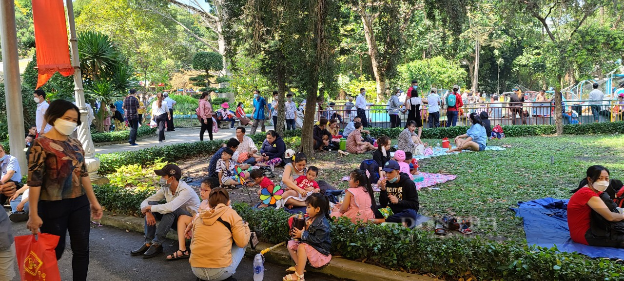 Thảo Cầm Viên Sài Gòn nhộn nhịp khách ngày mồng 5 Tết: Điểm du xuân lý tưởng cho hộ gia đình có con nhỏ - Ảnh 2.
