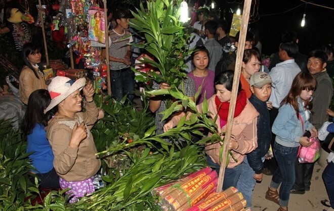 6 phiên chợ từ Bắc vào Nam vừa độc vừa lạ nhất Việt Nam dịp đầu năm mới - Ảnh 3.