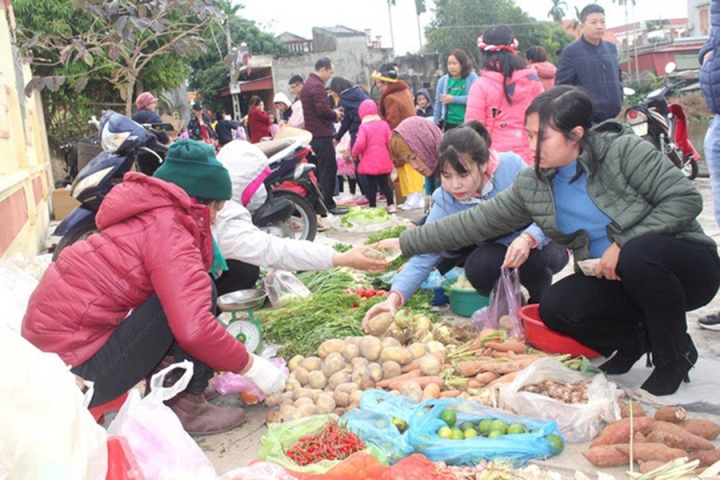 6 phiên chợ từ Bắc vào Nam vừa độc vừa lạ nhất Việt Nam dịp đầu năm mới - Ảnh 2.