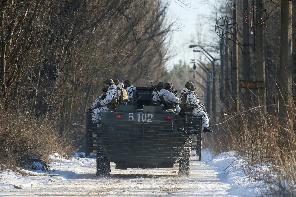 Binh sĩ Ukraine rầm rộ tập trận tại 'thành phố ma' giữa nỗi lo bị Nga tấn công - Ảnh 9.