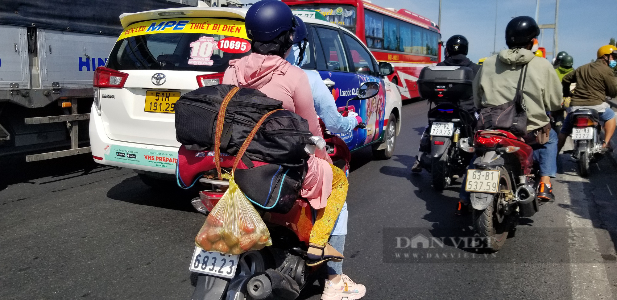 Người dân miền Tây ồ ạt rời quê, nhiều nơi trên Quốc lộ 1A bị ùn tắc - Ảnh 9.