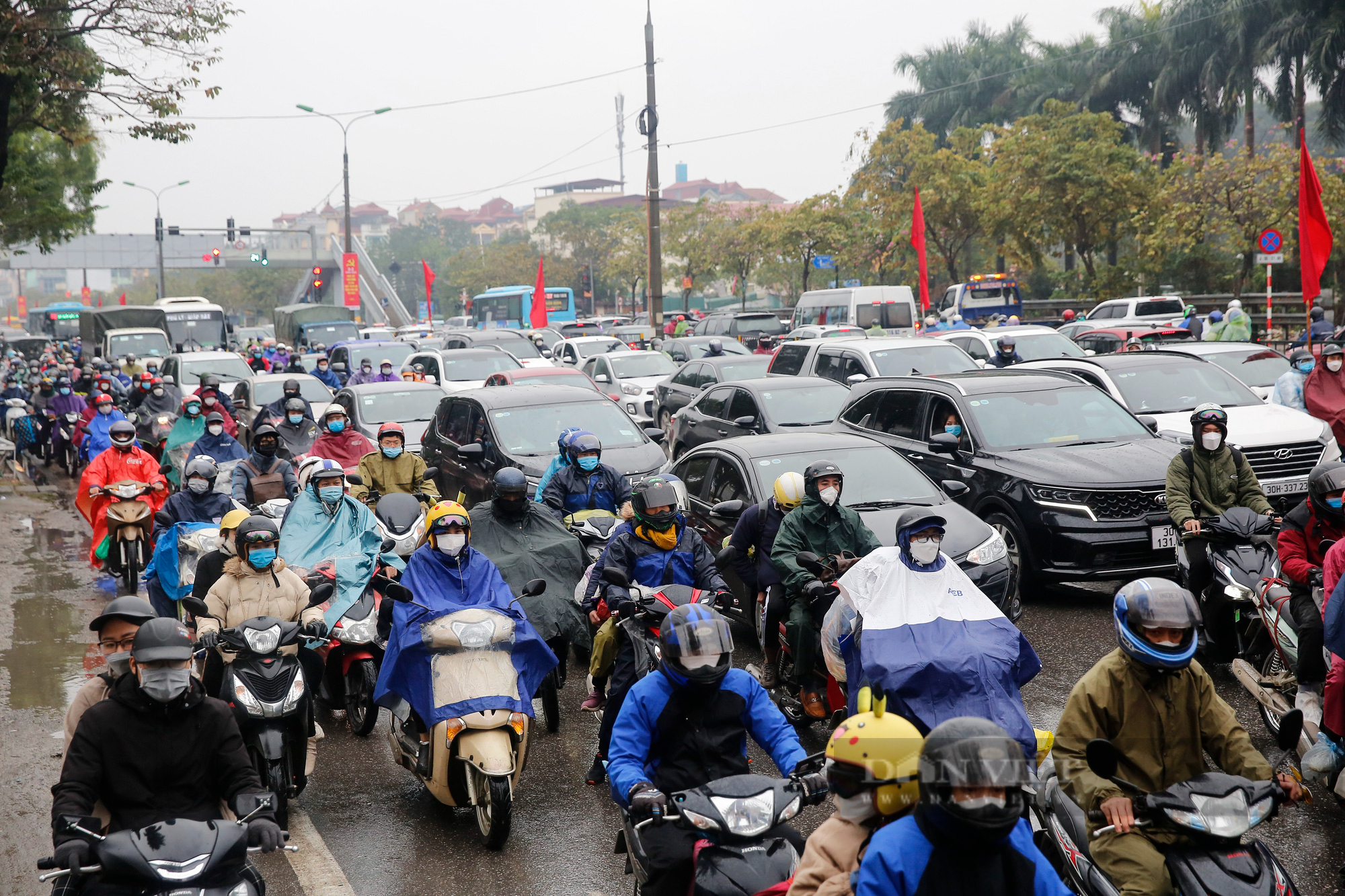 Gian nan trở lại Thủ đô trong ngày nghỉ Tết Nguyên đán cuối cùng - Ảnh 13.