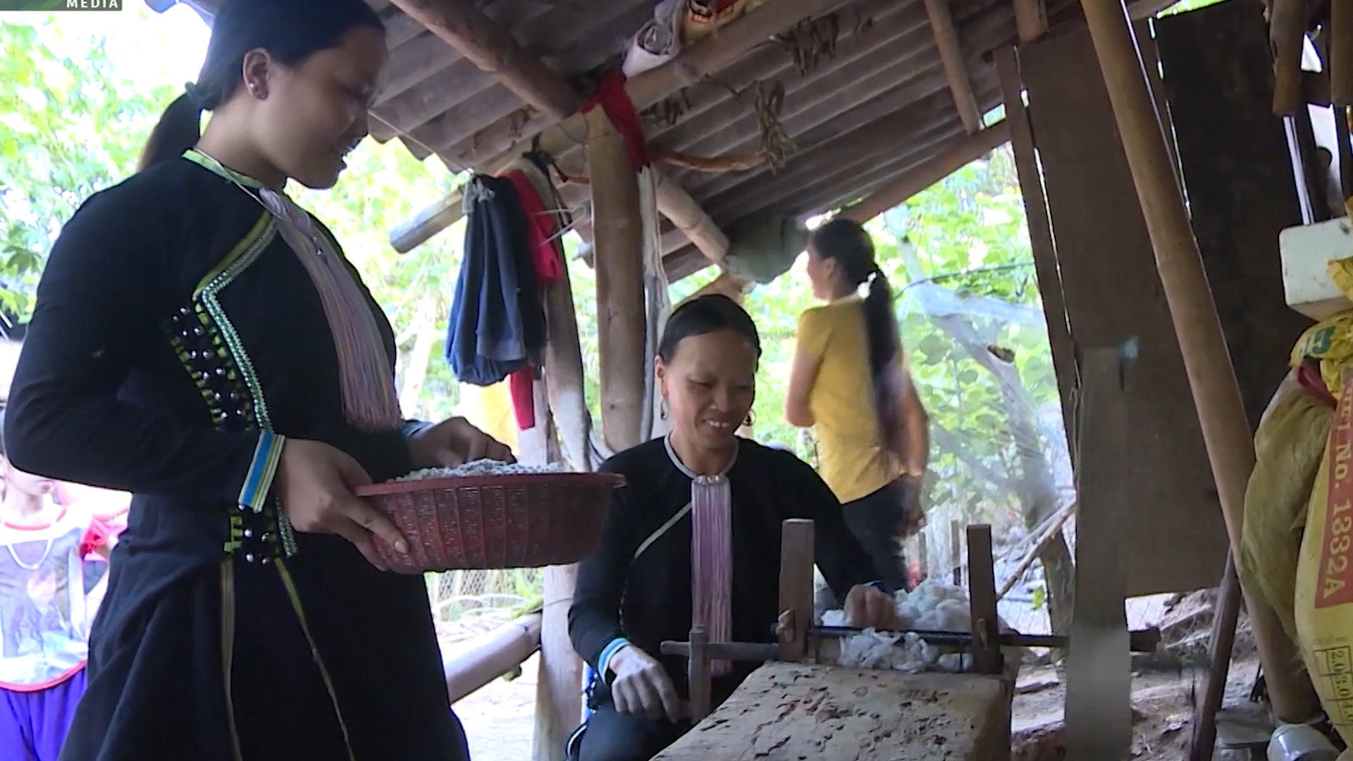 Độc đáo nghề dệt thổ cẩm của người Dao Tẻn ở Sìn Hồ - Ảnh 3.