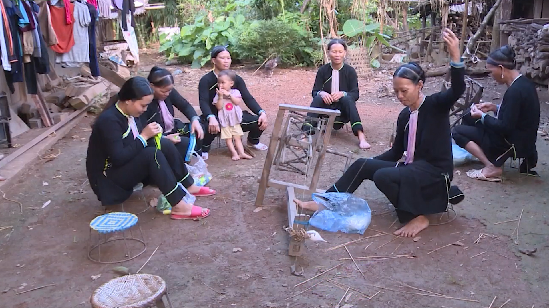 Độc đáo nghề dệt thổ cẩm của người Dao Tẻn ở Sìn Hồ - Ảnh 2.