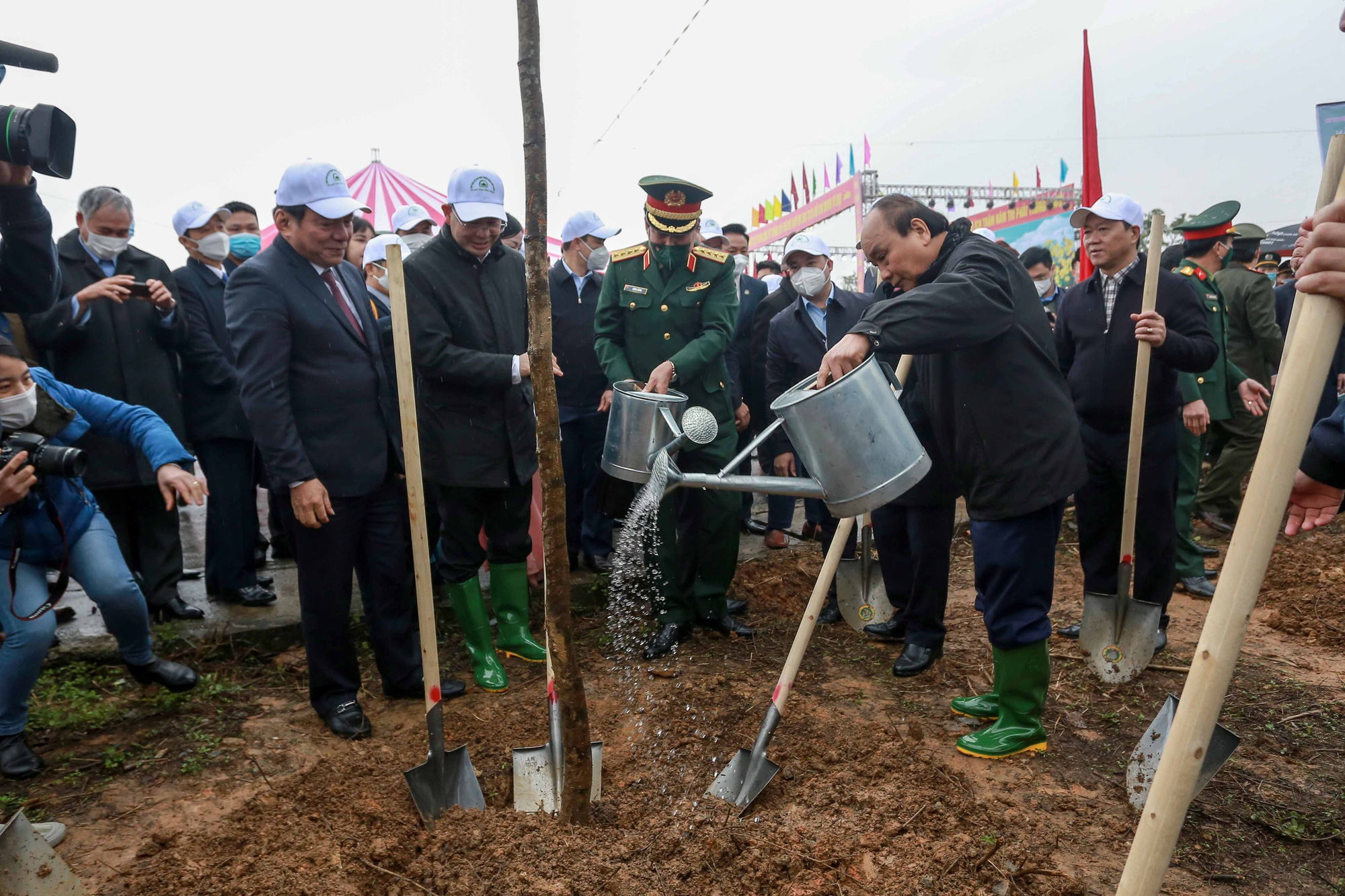 Chủ tịch nước Nguyễn Xuân Phúc phát động Tết trồng cây tại Phú Thọ - Ảnh 4.