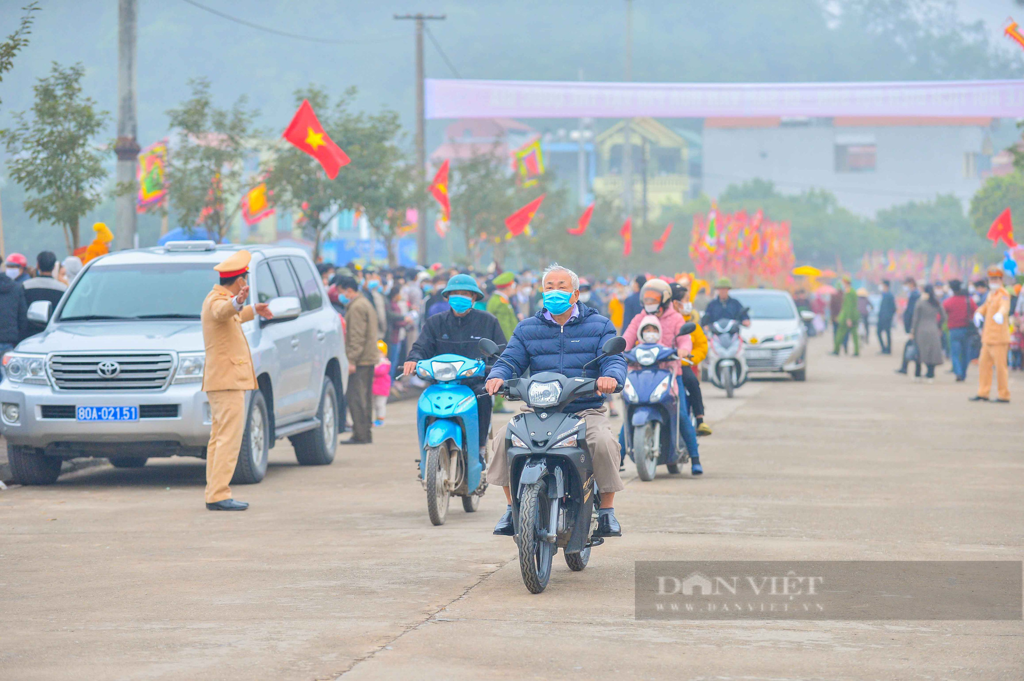 Hàng nghìn người dân nô nức về Hà Nam xem lễ Tịch điền đầu năm - Ảnh 1.